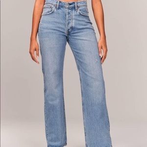 Abercrombie & Fitch
The '90s Baggy
Low Rise
Size: 32